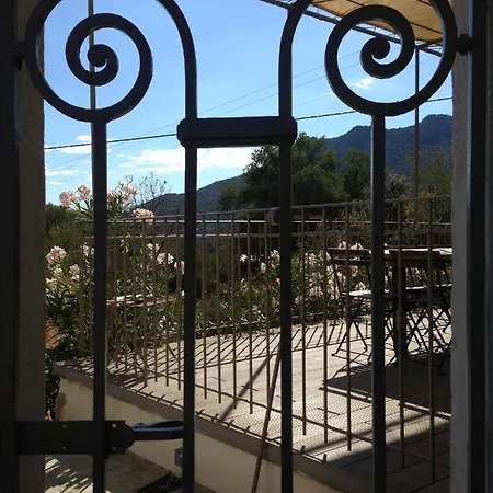 Casa de Férias Maison Des Oliviers Tesa Avec Piscine Occhiatana