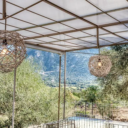 Casa de Férias Maison Des Oliviers Tesa Avec Piscine