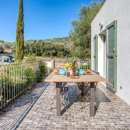 Casa de Férias Maison Des Oliviers Tesa Avec Piscine